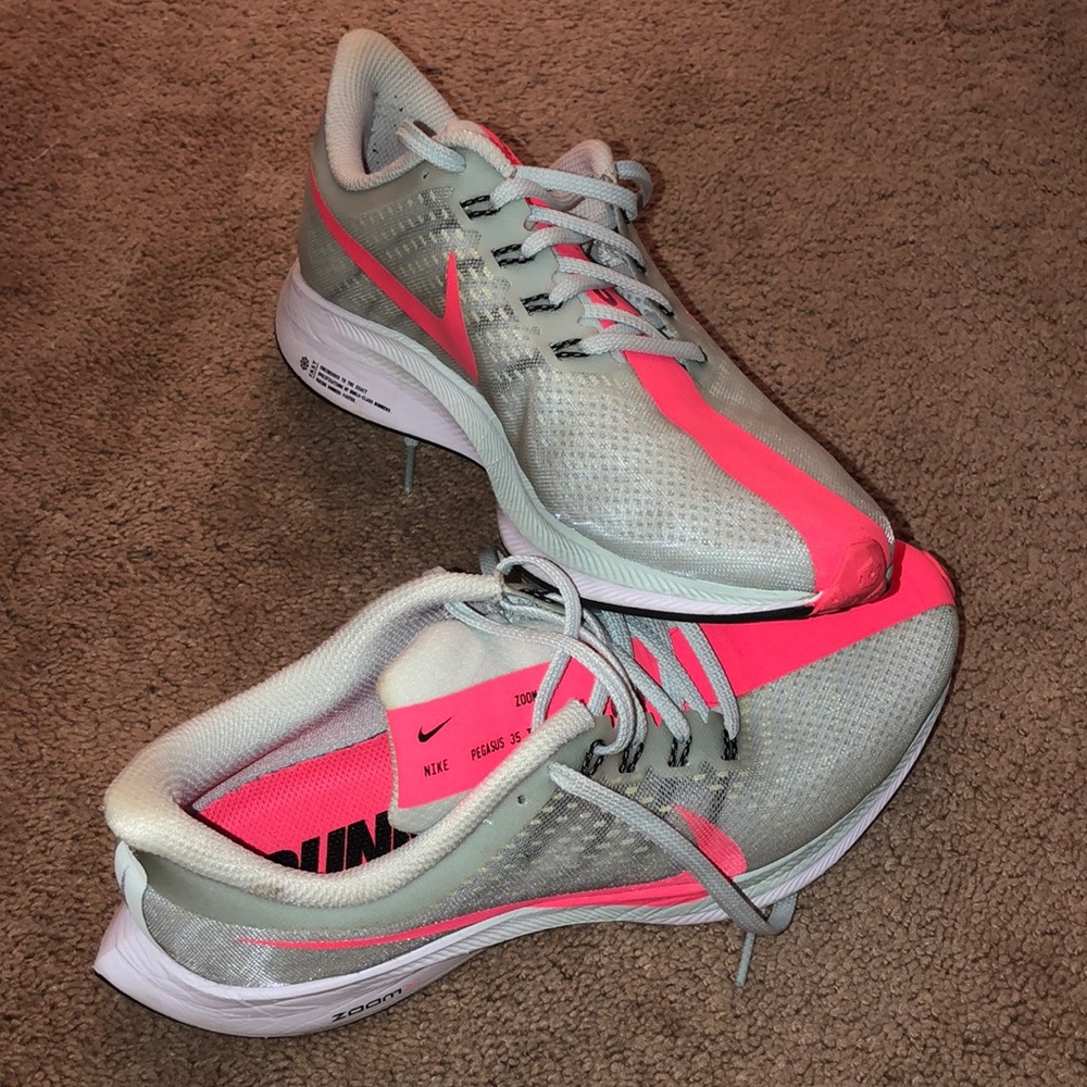 Light grey/neon coral Nike zoom x Pegasus 35 turbo